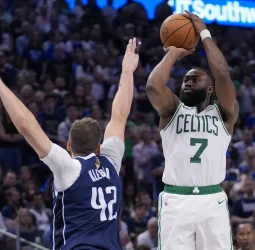 Los Boston Celtics van directos al anillo, 99-106 [3-0]