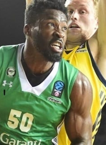 Darussafaka busca la renovación de Michael Eric