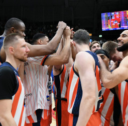 El Leyma Coruña se da un homenaje ante el Barcelona, 93-92