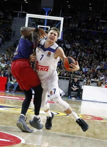 Exhibición en el Clásico y factor cancha asegurado para el playoff (85-69)
