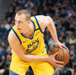 Alen Smailagic tras ser liberado por los Warriors, pone rumbo al Partizan