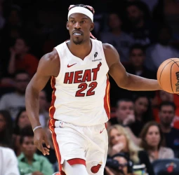 Jimmy Butler llega a los Warriors