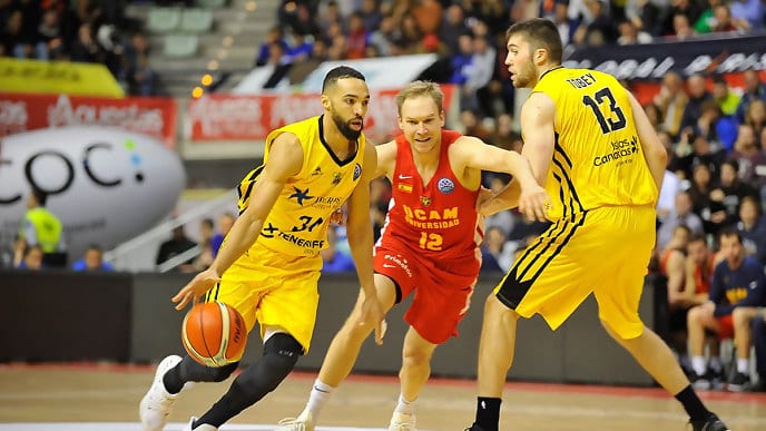 El Iberostar Tenerife toma ventaja ante UCAM Murcia (66-71)