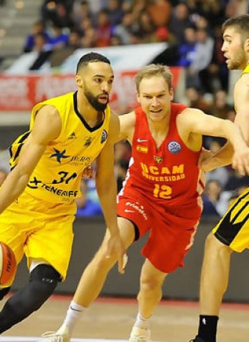 El Iberostar Tenerife toma ventaja ante UCAM Murcia (66-71)