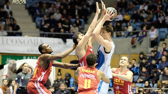 Artem Pustovyi bate el récord de tapones del Monbus Obradoiro: ¡6!