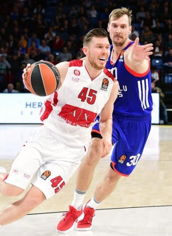 New Orleans Pelicans negocia con Dairis Bertans