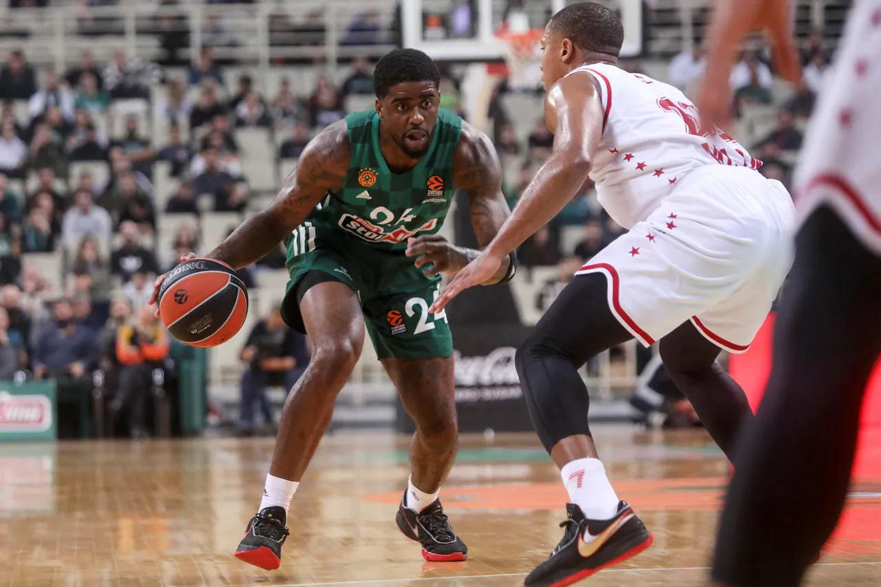 Dwayne Bacon sentencia al Armani Milán en el tiempo extra (90-77)
