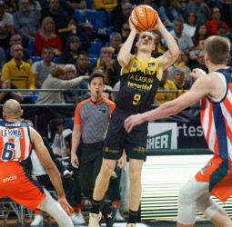 El Tenerife se impone a un batallador Leyma Coruña, 92-83