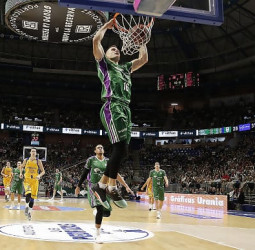 Victoria y a la Copa para cerrar la primera vuelta del Unicaja (94-87)