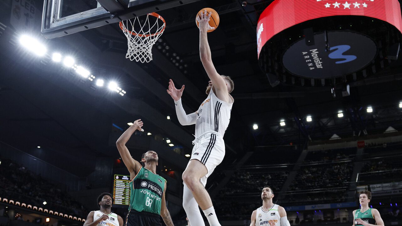Real Madrid se enciende en el momento justo para mantener el liderato (86-73)