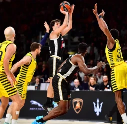 La Virtus se aprovecha de la crisis del Fenerbahce, 92-88