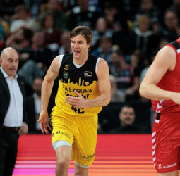 Tenerife amarga el 25º aniversario del Bilbao Basket, 65-75