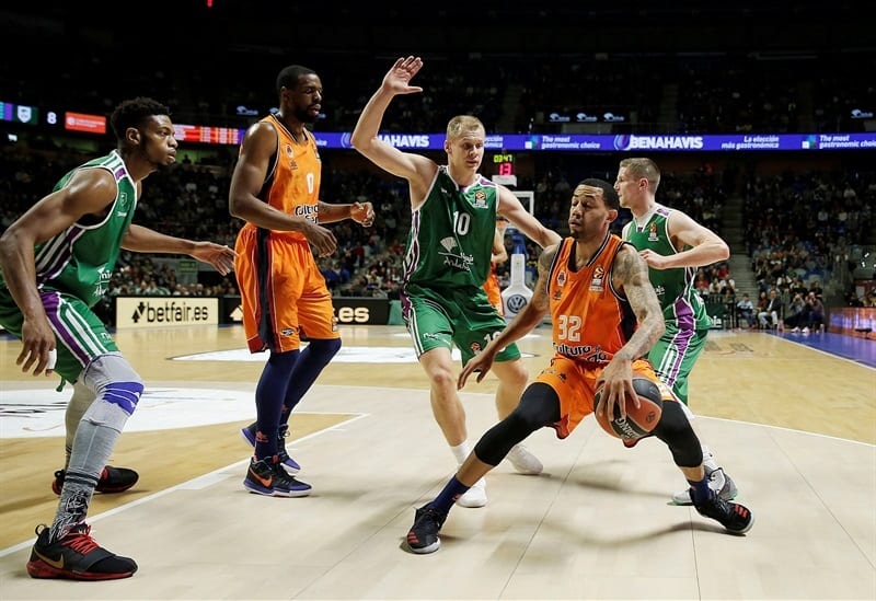 Remontada de 17 puntos del Valencia Basket y victoria épica en Málaga (83-85)