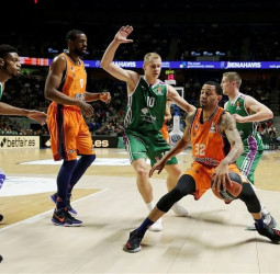 Remontada de 17 puntos del Valencia Basket y victoria épica en Málaga (83-85)