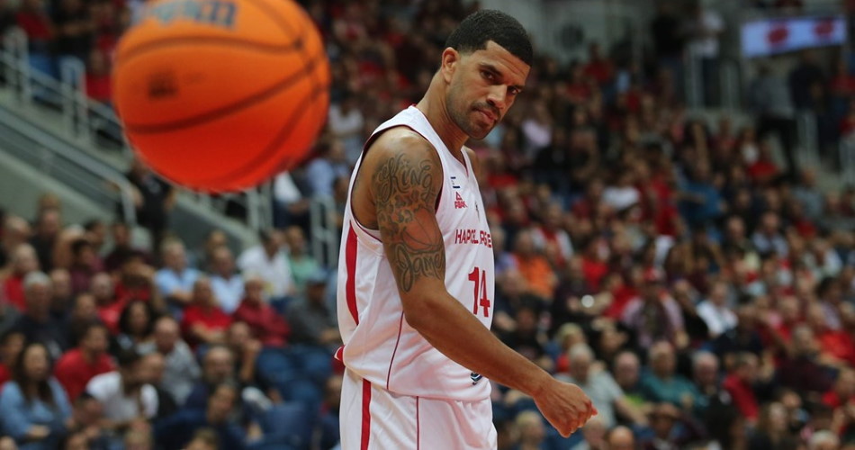 El Real Betis intenta traer de vuelta a la ACB a James Feldeine