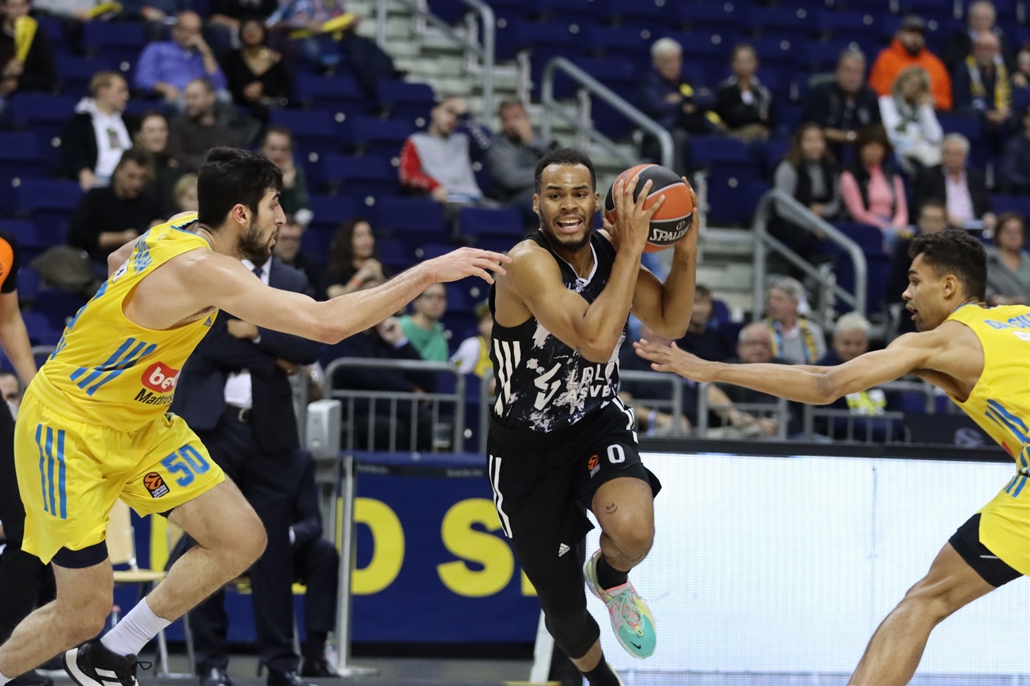 La defensa del ASVEL asfixia al ALBA Berlín (67-71)