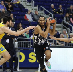 La defensa del ASVEL asfixia al ALBA Berlín (67-71)