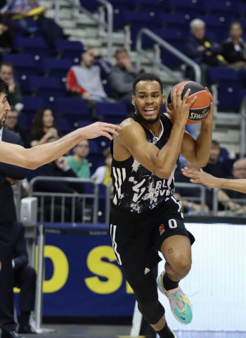 La defensa del ASVEL asfixia al ALBA Berlín (67-71)