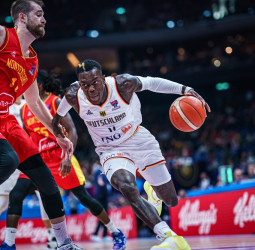 Schroder protagoniza el triunfo de Alemania ante Montenegro (85-79)