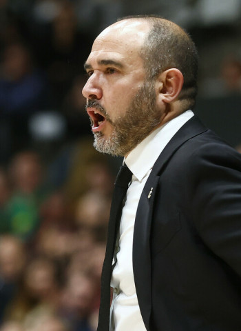 Mateo ve "bastante probable" la baja de Llull para lo que queda de Copa