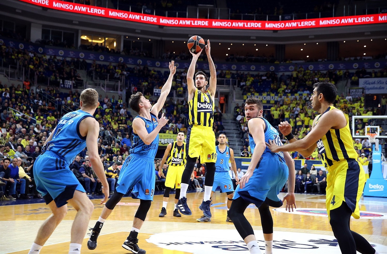 Mónaco, ASVEL y Valencia, atentos a la situación de Nando de Colo