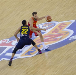 España se une con talento al homenaje al Capitán (90-44)