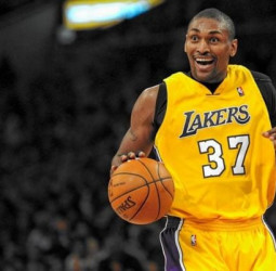 Metta World Peace, un año más en los Angeles Lakers