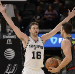Pau Gasol debuta con los San Antonio Spurs