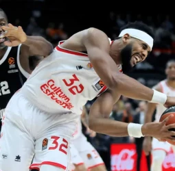 El Valencia Basket es capaz de aplacar el buen momento de la Virtus Bolonia, 79-71