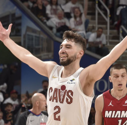Los Cavaliers golpean primero ante Miami, 100-121 [1-0]