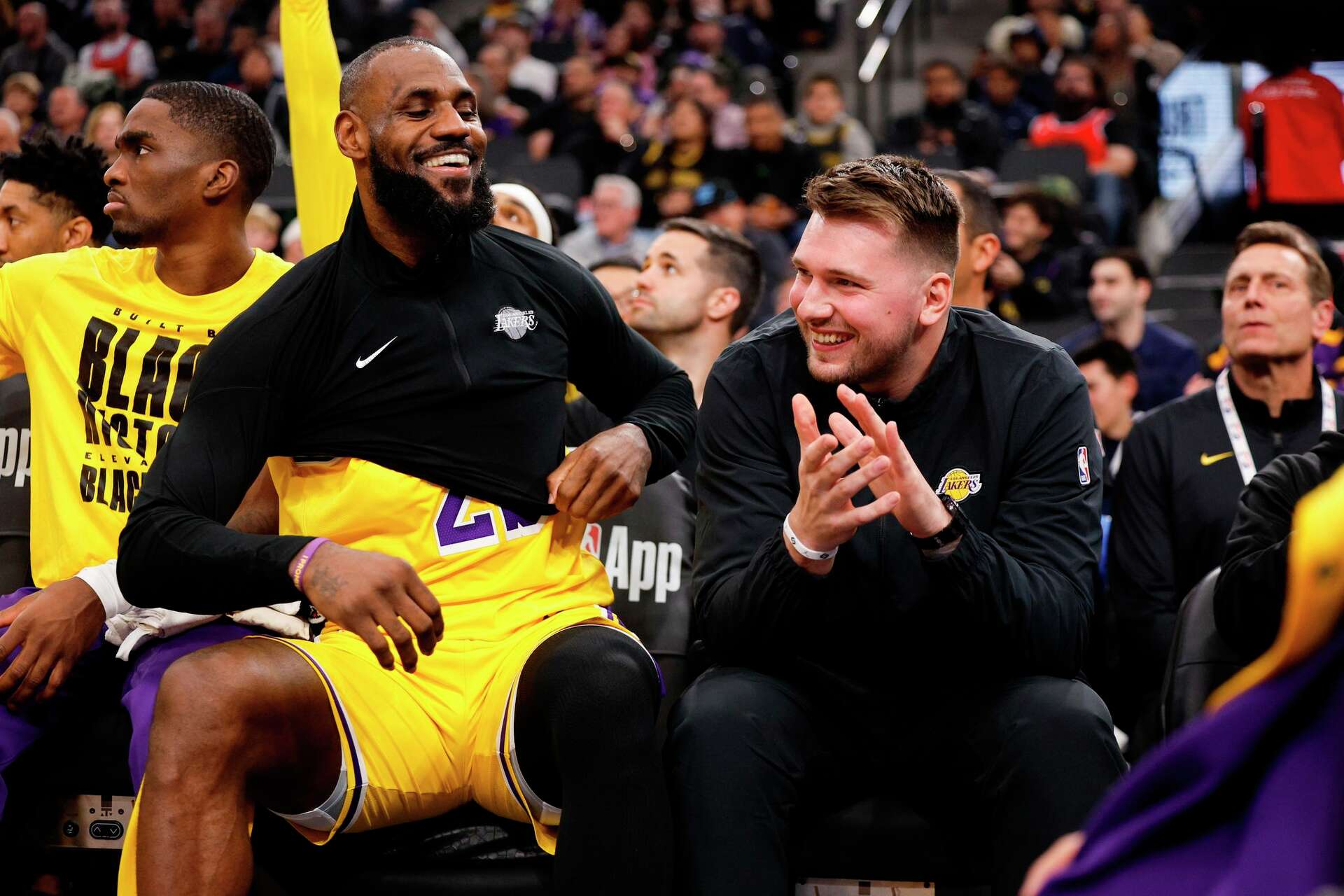 Los Lakers se llevan una contundente victoria sobre los Clippers, 122-97