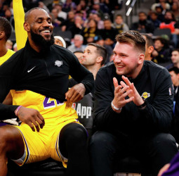 Los Lakers se llevan una contundente victoria sobre los Clippers, 122-97