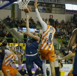 El Básquet Coruña sabe sufrir en Ourense, 84-87