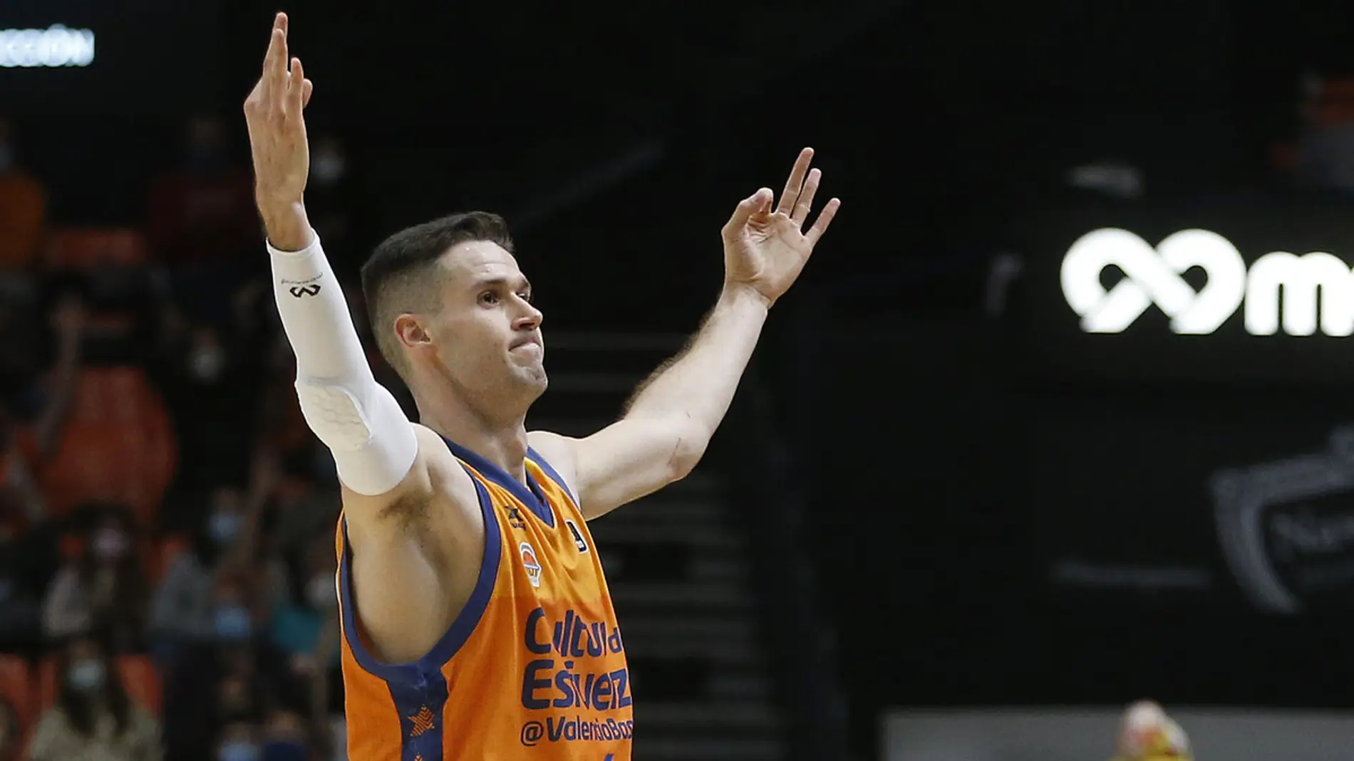 El Valencia Basket se asegura la continuidad de Xabi López-Arostegui