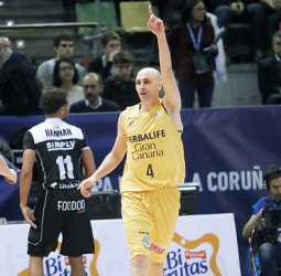 El Herbalife Gran Canaria, con su mejor final de partido, primer finalista (71-81)