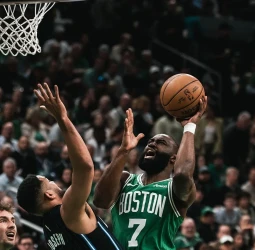 Brown lidera y los Celtics se ponen [2-0], 100-109