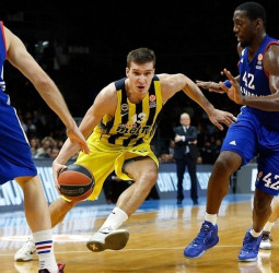 El Fenerbahce se mantiene invicto tras llevarse el duelo otomano (73-77)