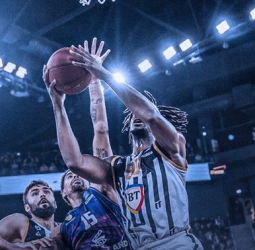 El Dreamland se impone al Cluj-Napoca al ritmo de Landesberg, 70-92
