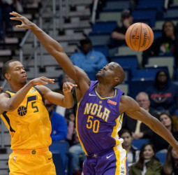 Emeka Okafor se gana jugar hasta final de temporada