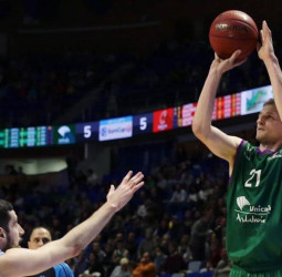 Adam Waczynski y el Unicaja, juntos una temporada más