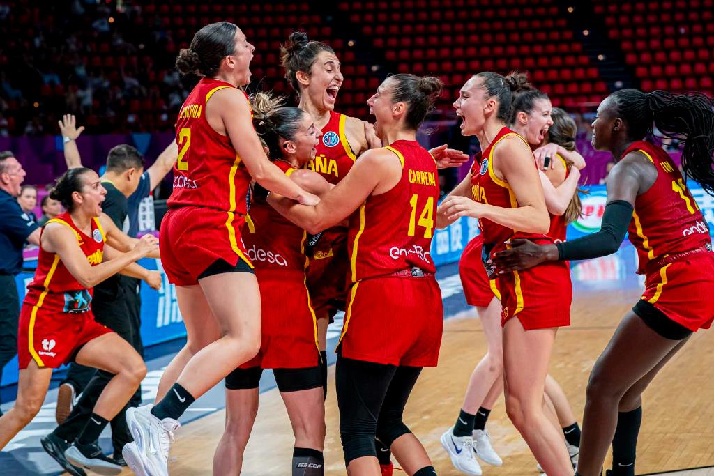 España rompe a Francia y luchará por el oro!, 64-65