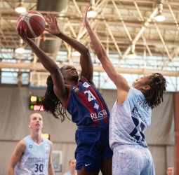 Perfumerías Avenida sabe sufrir y derrota a un combativo Barça CBS (49-60)