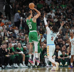 Los Celtics son inapelables como visitantes, 121-111