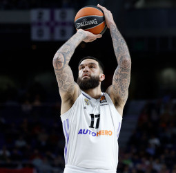 El Anadolu Efes le ofrece una gran oferta a Vincent Poirier