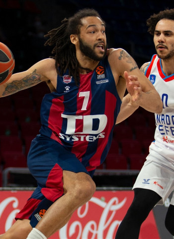 Baskonia cae con la cabeza alta ante el mejor ataque de la EuroLeague (101-111)