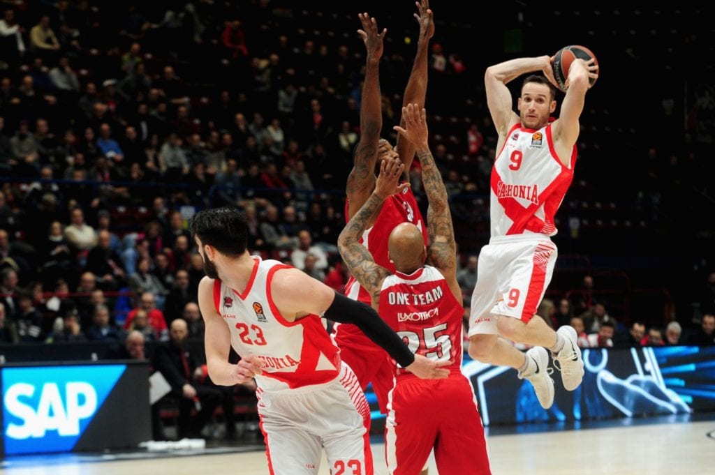 Baskonia acaricia una remontada épica en Milán (92-85)