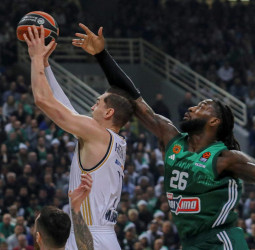 El Real Madrid completa su semana perfecta en suelo griego, 78-90