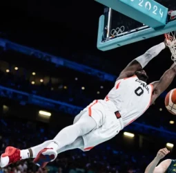 La defensa de Canadá se impone ante Australia, 93-83
