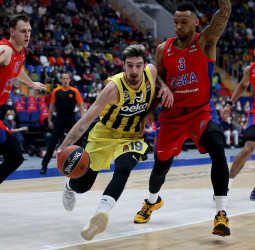 El Fenerbahce no descarta la continuidad de De Colo y Vesely