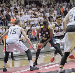 [3-0] El Fernabahce gana en un Besiktas Arena desalojado (80-86)